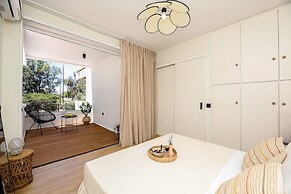 Coastal Charm by Neuvel