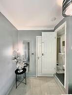 Comfortable 3 Bed Flat in King Cross