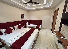 Hotel Trinetra Inn