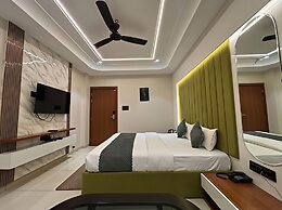 Hotel Trinetra Inn
