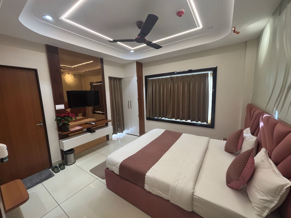 Hotel Trinetra Inn