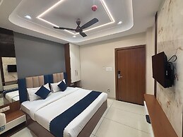 Hotel Trinetra Inn