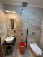 Hotel Trinetra Inn