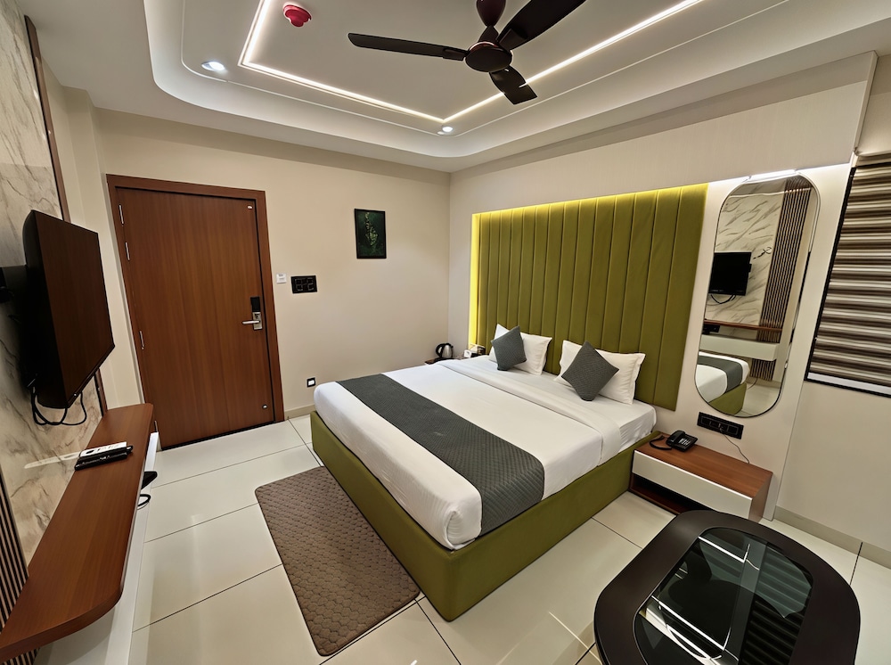 Hotel Trinetra Inn