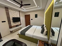 Hotel Trinetra Inn