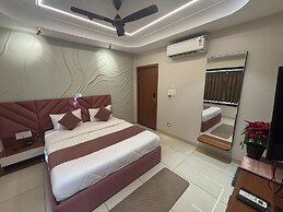 Hotel Trinetra Inn