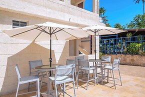 Carambola Boutique Studios