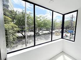 2 bedroom apartment 1 block Lleras park