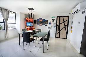 2 bedroom apartment 1 block Lleras park