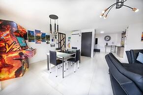 2 bedroom apartment 1 block Lleras park