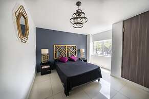 2 bedroom apartment 1 block Lleras park