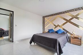 2bedroom with pooltable 1 block -Lleras