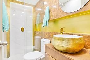 2bedroom with pooltable 1 block -Lleras