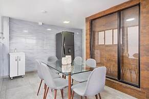 2bedroom with pooltable 1 block -Lleras