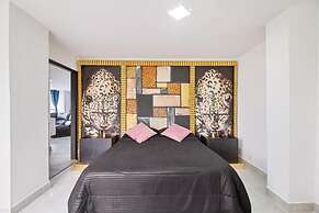 2bedroom with pooltable 1 block -Lleras