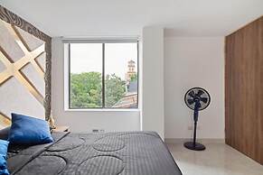 2bedroom with pooltable 1 block -Lleras