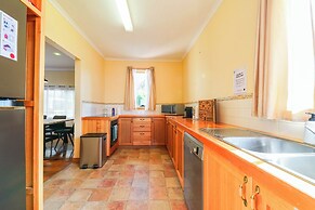 StayAU Riverfront Paradise Pet friendly