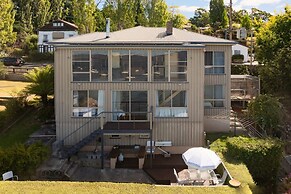 StayAU Riverfront Paradise Pet friendly