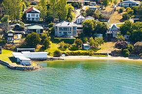 StayAU Riverfront Paradise Pet friendly