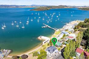 StayAU Riverfront Paradise Pet friendly