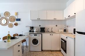 Blossom 1-BR Apt. & Balcony in Larnaca