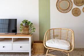 Blossom 1-BR Apt. & Balcony in Larnaca
