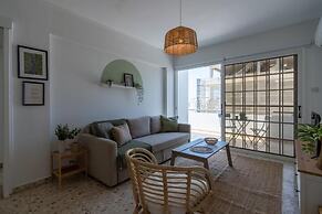 Blossom 1-BR Apt. & Balcony in Larnaca
