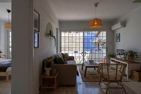 Blossom 1-BR Apt. & Balcony in Larnaca
