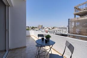 Blossom 1-BR Apt. & Balcony in Larnaca