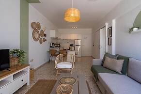 Blossom 1-BR Apt. & Balcony in Larnaca