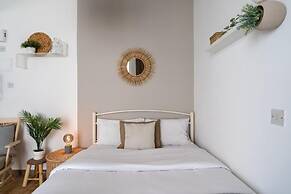 Orchid Cozy Studio & Balcony in Larnaca