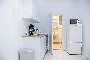 Easy Access 2BR Apartment Near AKH