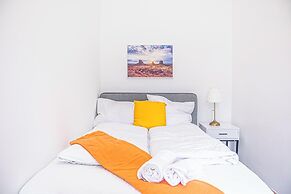 Easy Access 2BR Apartment Near AKH