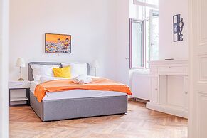 Easy Access 2BR Apartment Near AKH