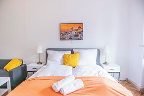 Easy Access 2BR Apartment Near AKH
