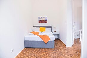 Easy Access 2BR Apartment Near AKH