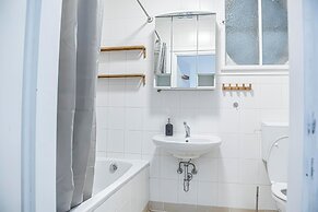 Easy Access 2BR Apartment Near AKH