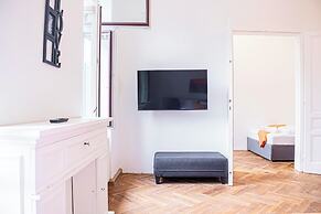 Easy Access 2BR Apartment Near AKH