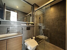 Luxury 1BR Apartment with Pool Access