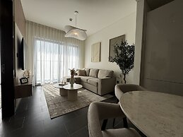 Luxury 1BR Apartment with Pool Access