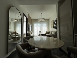 Luxury 1BR Apartment with Pool Access