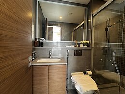 Luxury 1BR Apartment with Pool Access