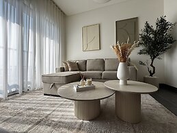 Luxury 1BR Apartment with Pool Access