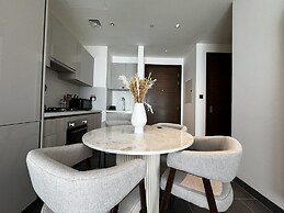 Luxury 1BR Apartment with Pool Access