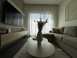 Luxury 1BR Apartment with Pool Access