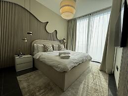 Luxury 1BR Apartment with Pool Access