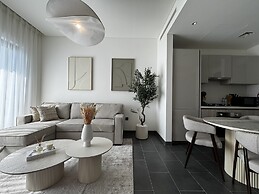 Luxury 1BR Apartment with Pool Access