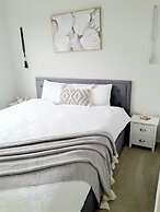 Modern Seaside Boho Incl Breakfast