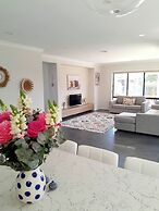Modern Seaside Boho Incl Breakfast
