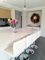 Modern Seaside Boho Incl Breakfast